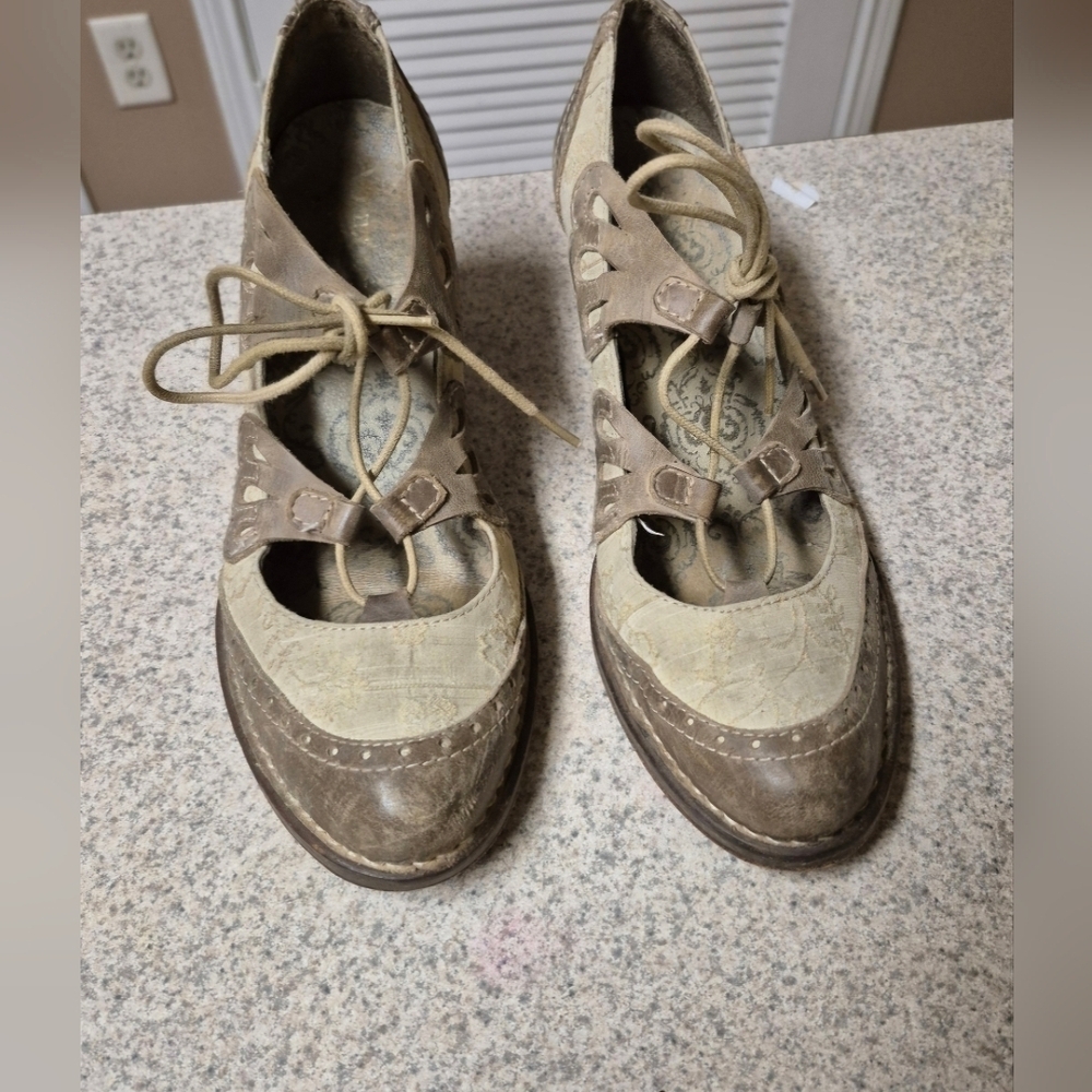 Neosens Elegant Two-Tone Lace-Up Oxfords